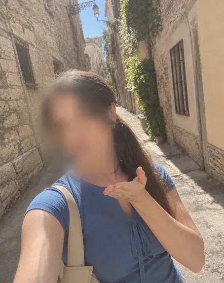 Anouk, 26