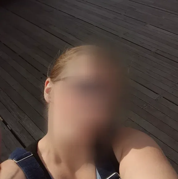 Chantal, 32