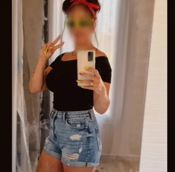 Ellen, 37
