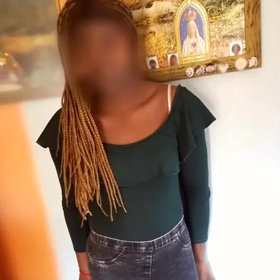 Isabel, 36