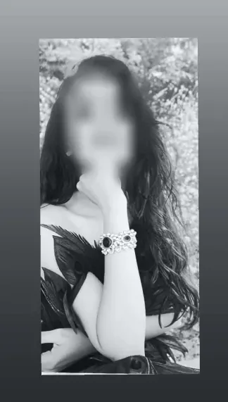 Isabella, 28