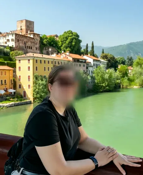 Julie, 28