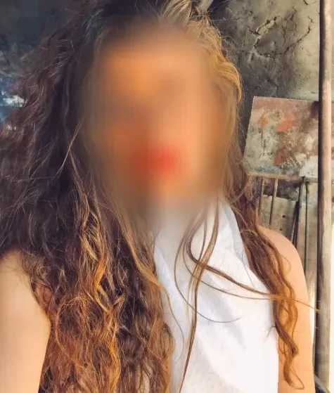 Julie, 32