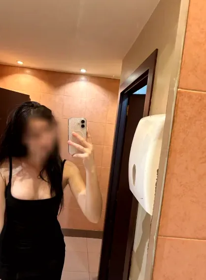 Shania, 18