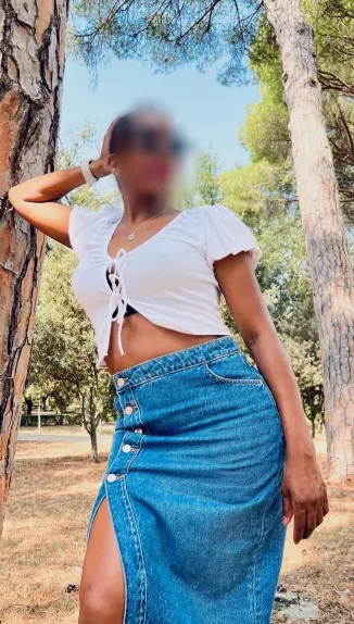Sophie, 37